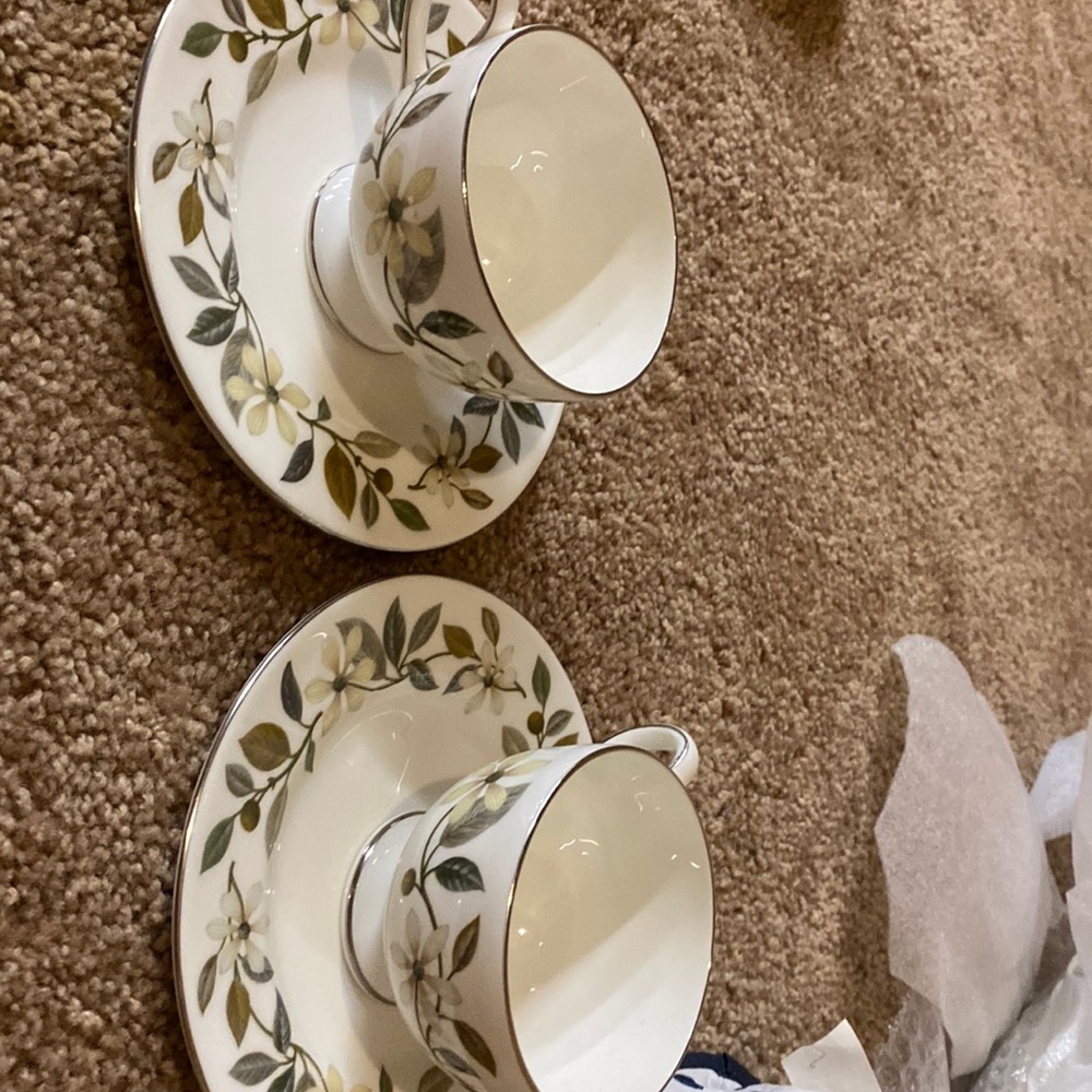2 teacups and two saucers by Wedgwood